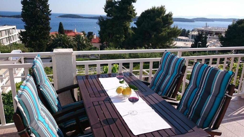 Apartments Mare 2 Hvar Town Eksteriør bilde